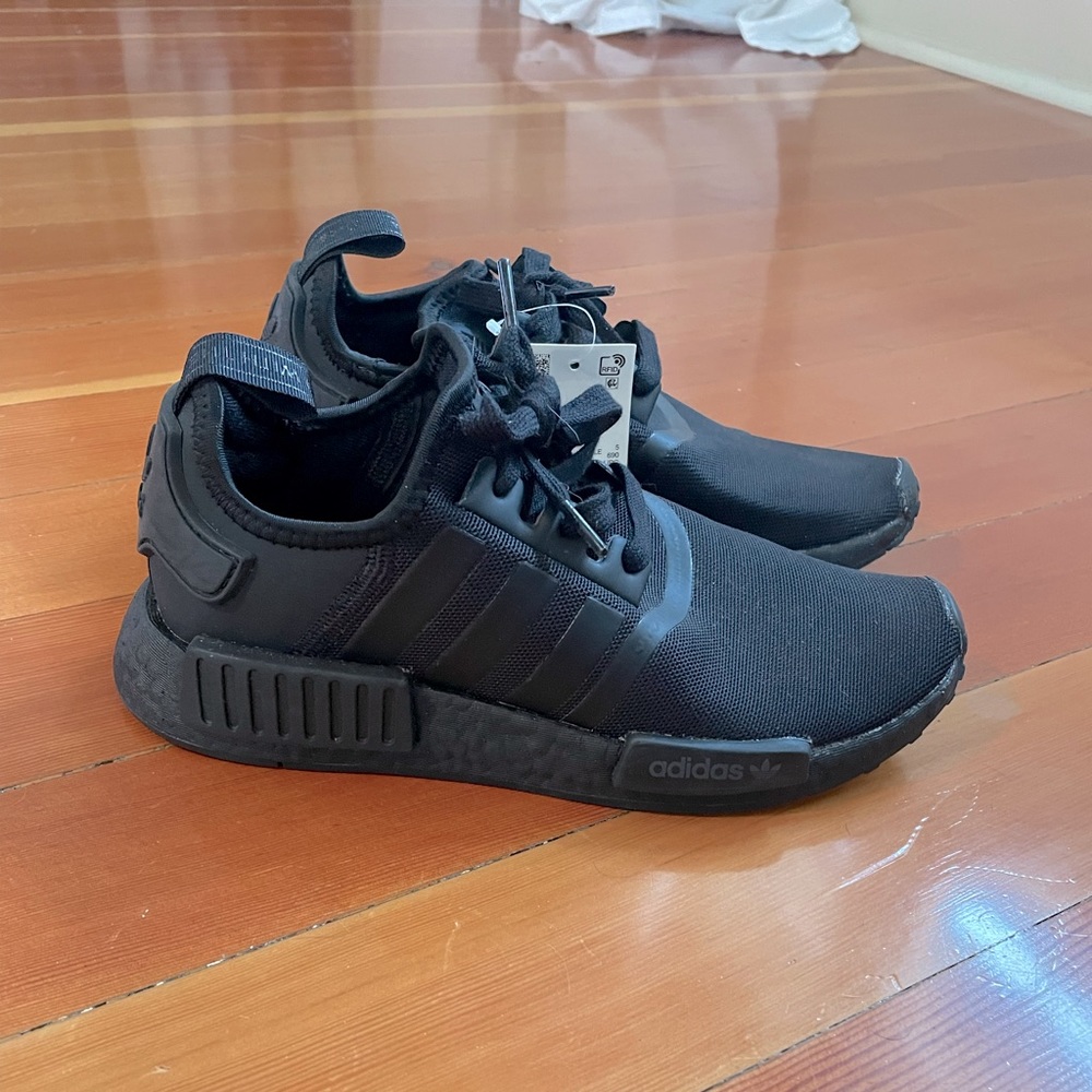 Adidas Originals Nmd R1 Boost Triple Black Fv9015